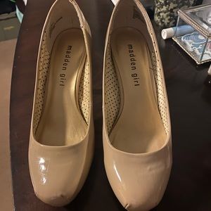 Women’s size 6 Madden Girl Nude Pumps